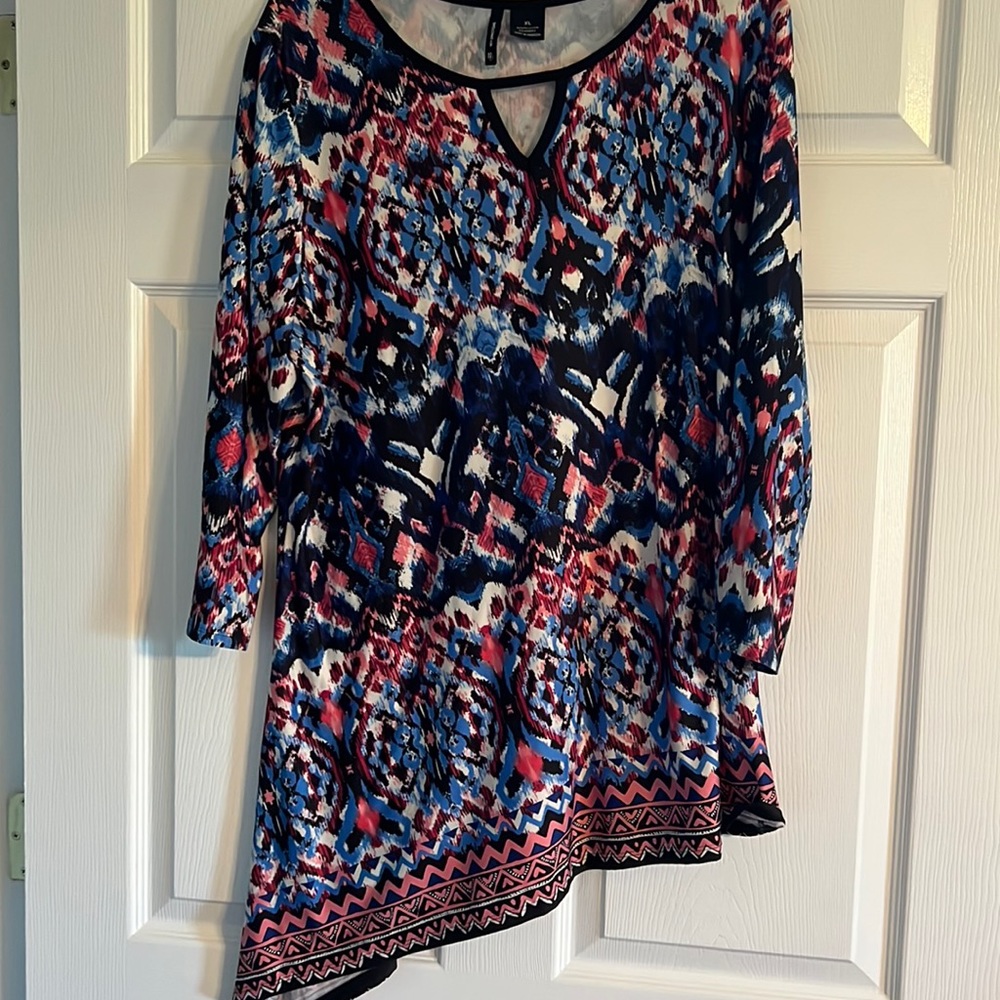 Colorful asymmetrical length top